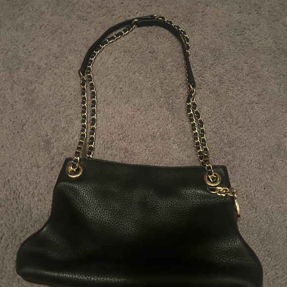 Black Michael kors crossbody shoulder purse with gold chain - Picture 5 of 10
